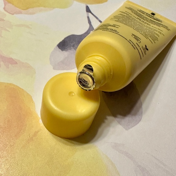 5 for $15 🦋 ISLE OF PARADISE | Brilliantly Bright Body Cleanser - Picture 3 of 3